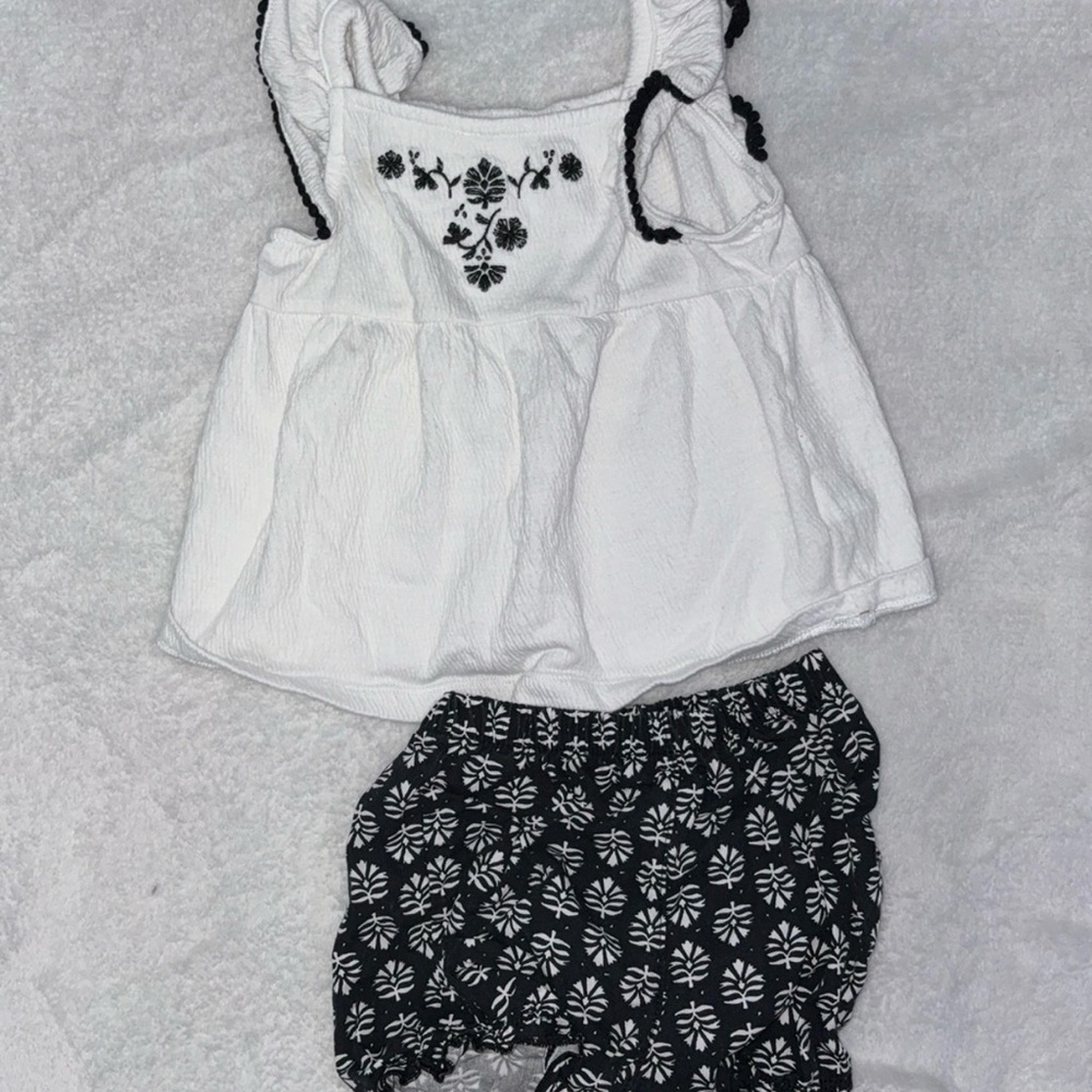 CARTERS 2 PIECE OUTFIT 12 MONTHS